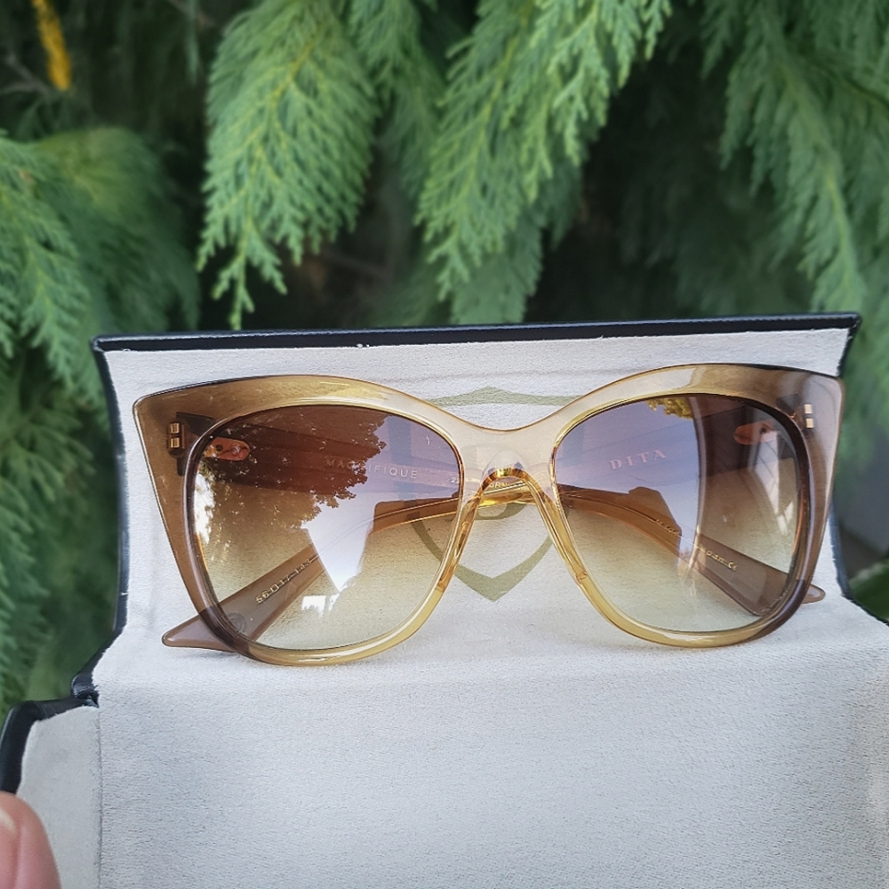 Dita Manifique 22015‎